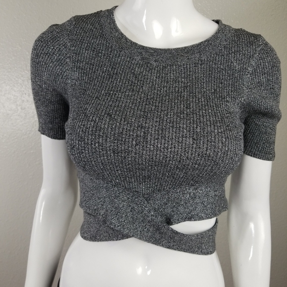 Crop top - Picture 3 of 5